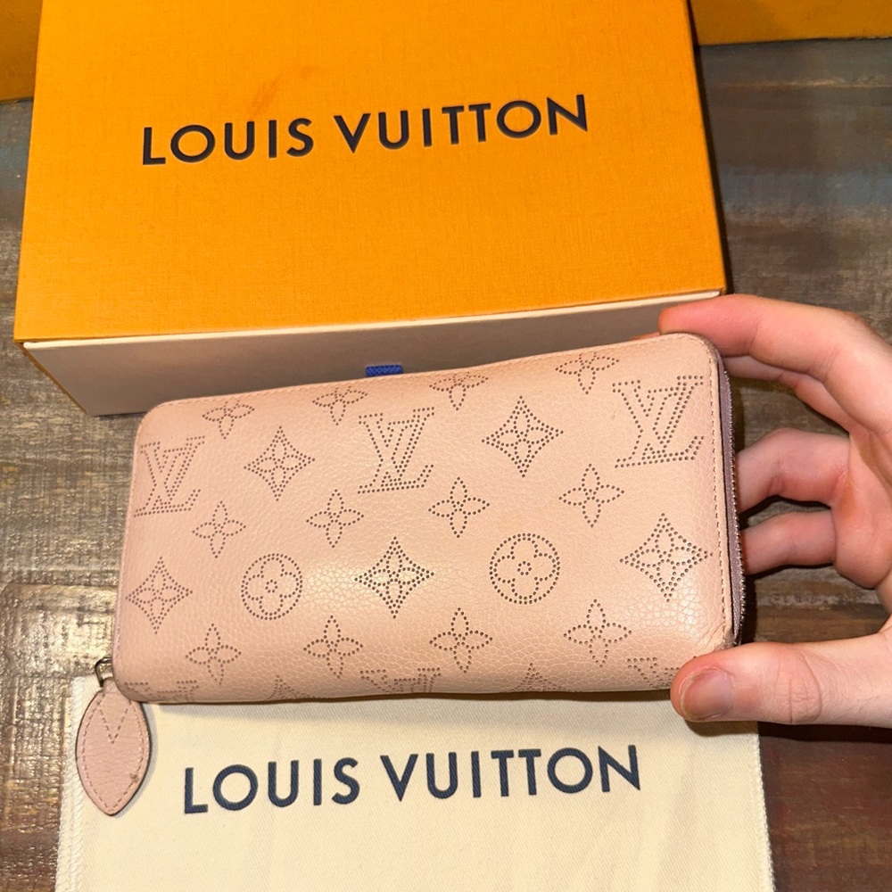 Louis Vuitton Long Zippy Wallet Mahina